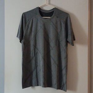 LULULEMON Grey Cross Hatch Pattern Swiftly Tech Tee M